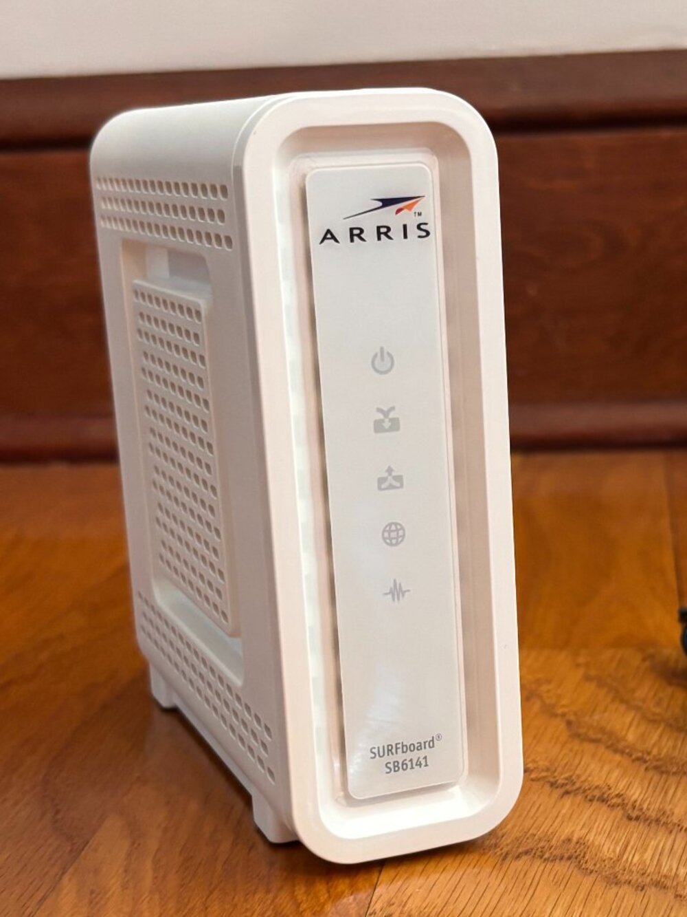 ARRIS - SURFboard Cable Modem - SB6141